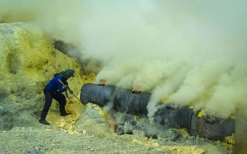 Jawa kükürt işçileri