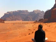 Wadi Rum Gezi Rehberi: Bedevi Kampları, Kanyonlar ve Çöl Macerası Red Sand Dunes, Wadi Rum, Aqaba, Jordan
