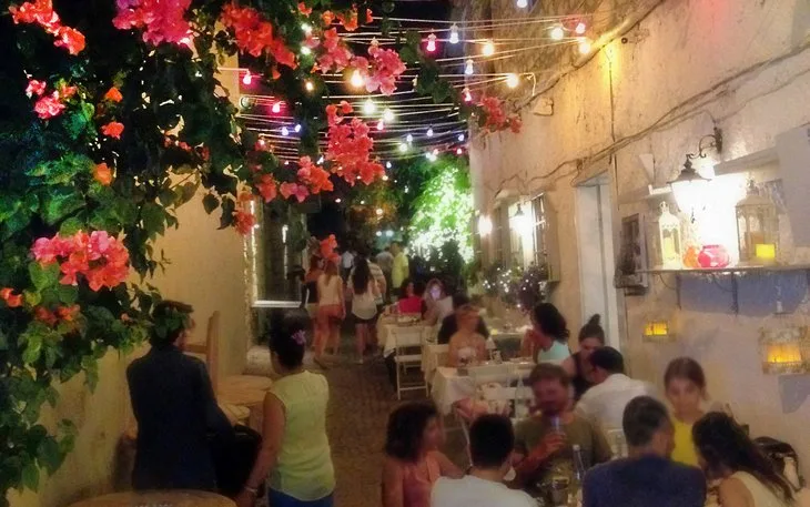 Alacati-Gece-Mekan