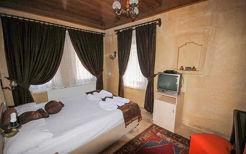 Mustafapasa Hotels, Arno Valley