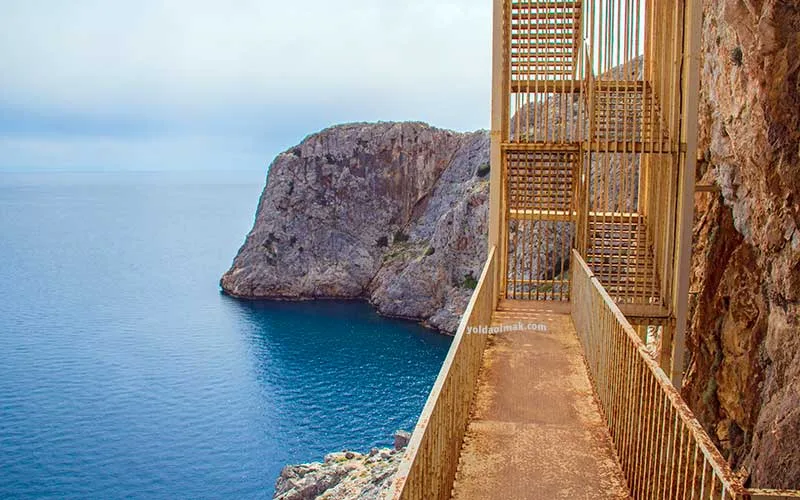 Aynaligol-Magarasinin-Girisi