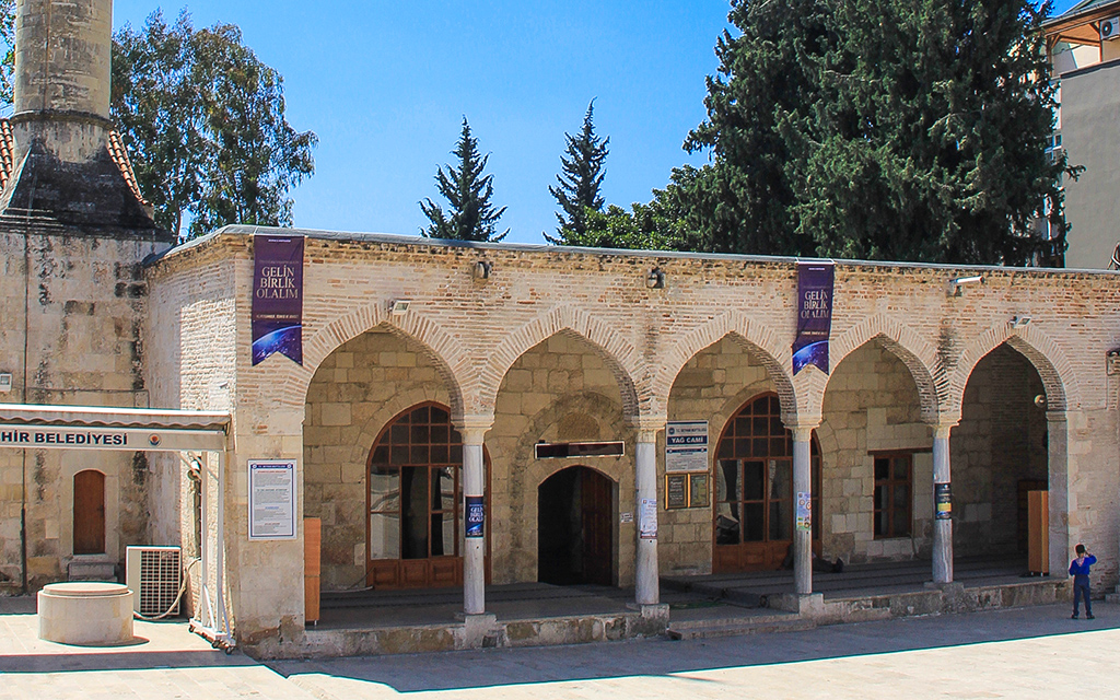 Adana yağ camii