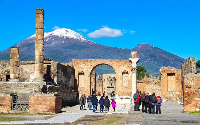 napoli yakinlarinda gorulecek yerler