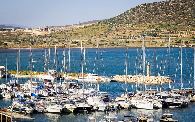 alaçatı limanı