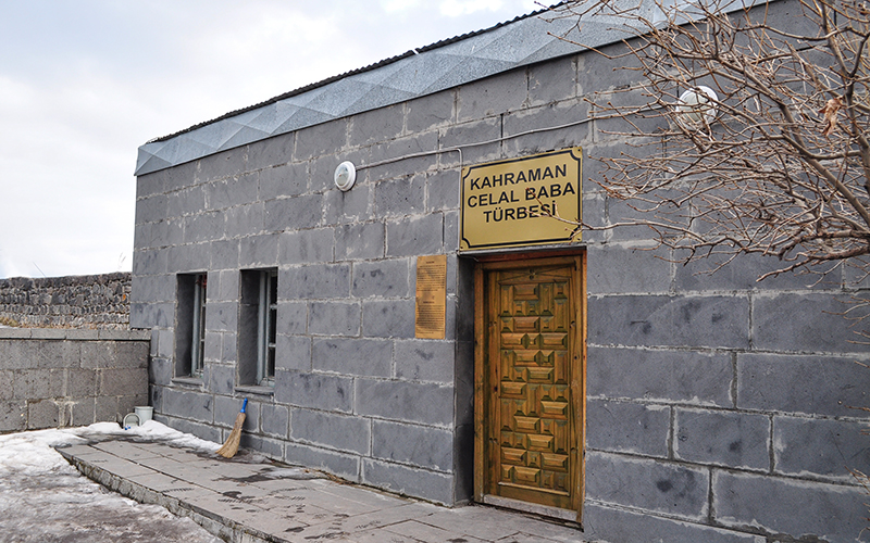 kars kalesi türbe