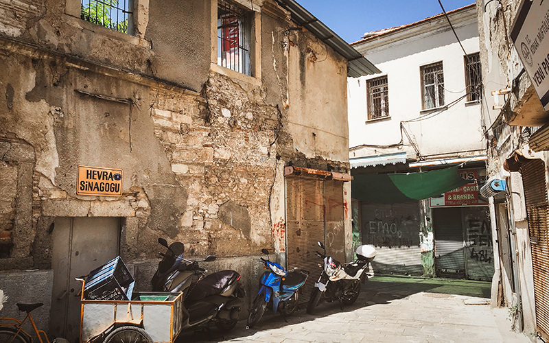 Kemeraltı Havra Sokağı