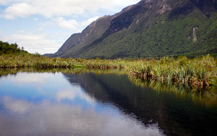 mirror lakes yeni zelanda