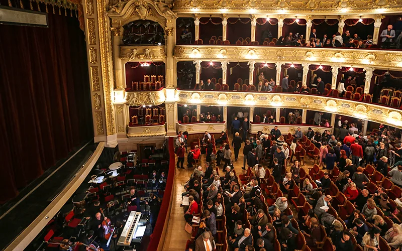 lviv gezilecek yerler opera binası
