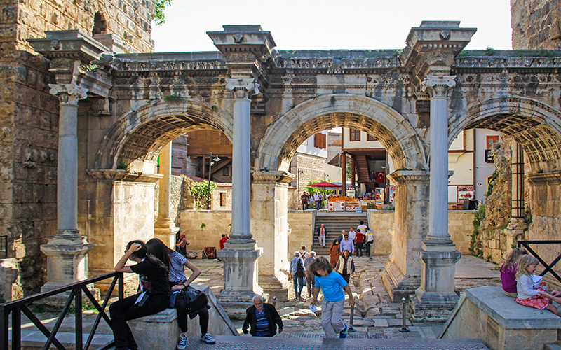 antalya hadrian kapısı