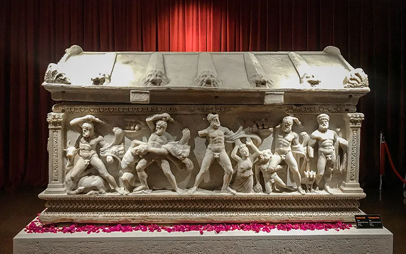 antalya müzesi herakles lahdi