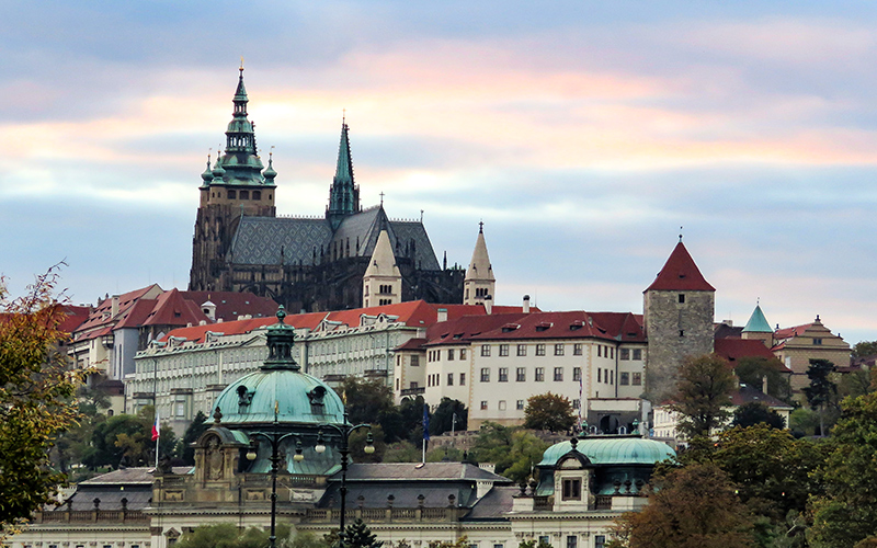 prag rehberi prag kalesi