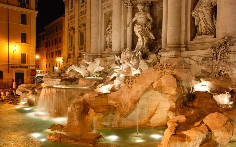 trevi çeşmesi roma