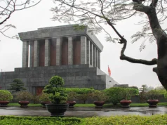 Bir Önderin Hatırası: Ho Chi Minh Mozolesi ve Müzesi Ho Chi Minh Mozolesi