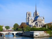 Paris’in Sembol Yapılarından Notre Dame Katedrali Notre Dame Katedrali
