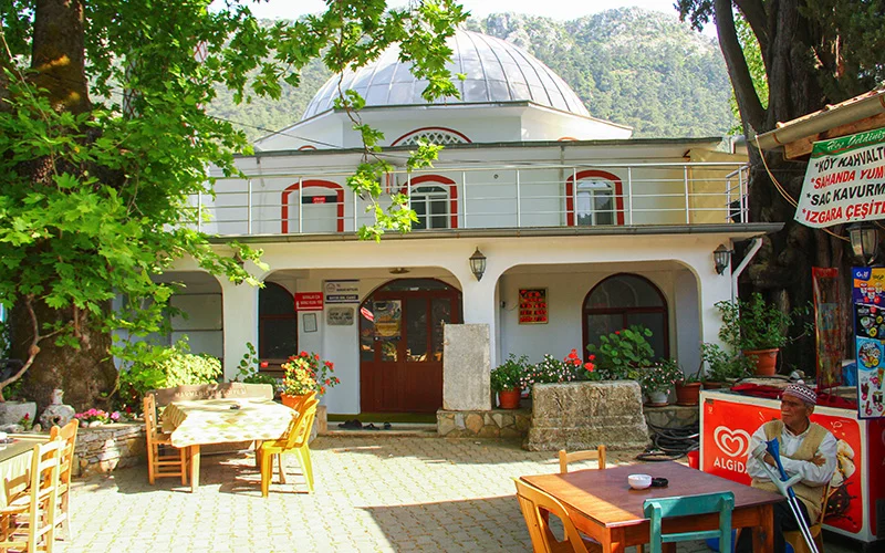 �am Bal� �le �nl� Bay�r K�y�, Marmaris