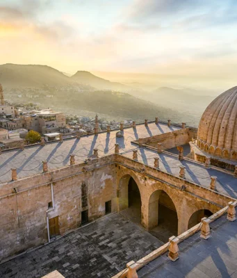 Zinciriye Medresesi: Mardin’in Tarihi ve Mimari Hazinesi Zinciriye Medresesi