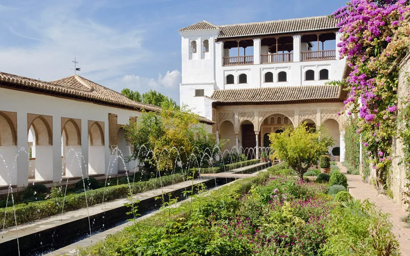 Generalife-Sarayi-Granada-Gezilecek-Yerler