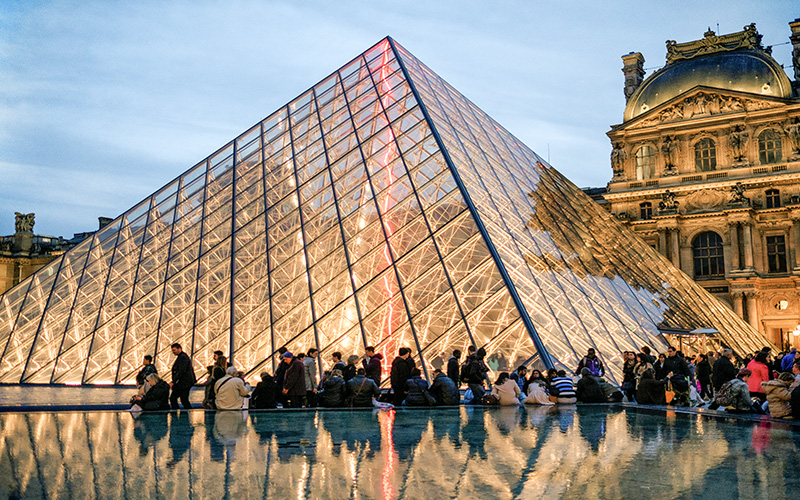 Louvre Piramidi