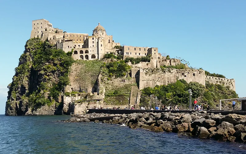 napoli yakınlarında gezilecek yerler