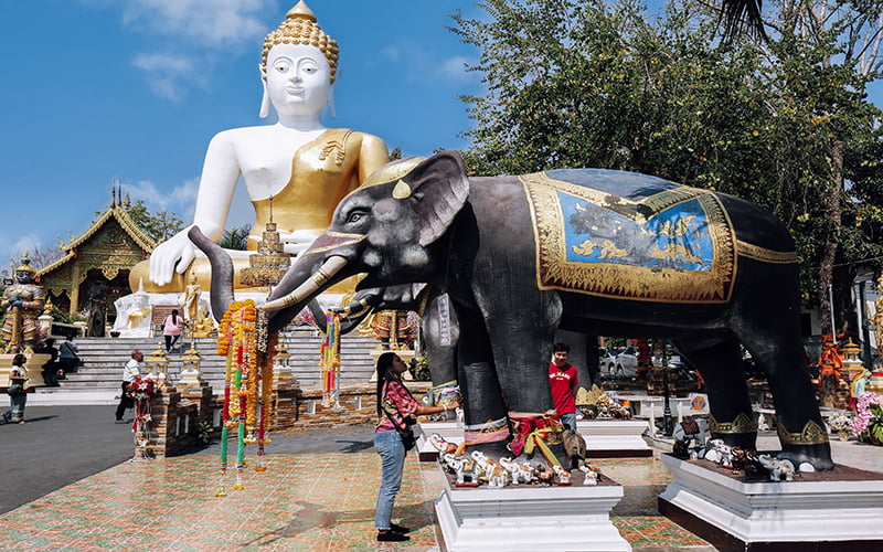 Wat Phra Doi Kham