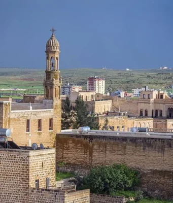 Midyat Gezi Rehberi: Gezilecek Yerler, Tarihi Mekanlar ve Kültür Rotası midyat nerede