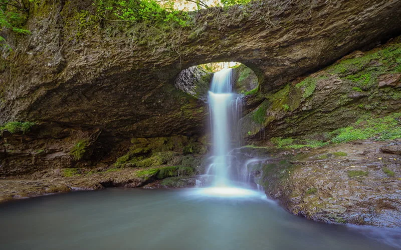 Murgul Deliklitaş Şelalesi