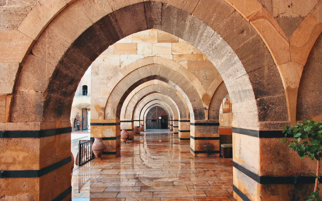 saruhan kervansarayı hakkında bilgiler