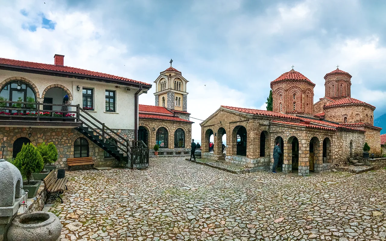 Aziz Naum Manastırı