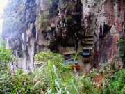 2000 Yıllık Gizemli Gelenek: Asılı Tabutlar Asılı Tabutlar