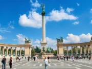 Kahramanlar Meydanı