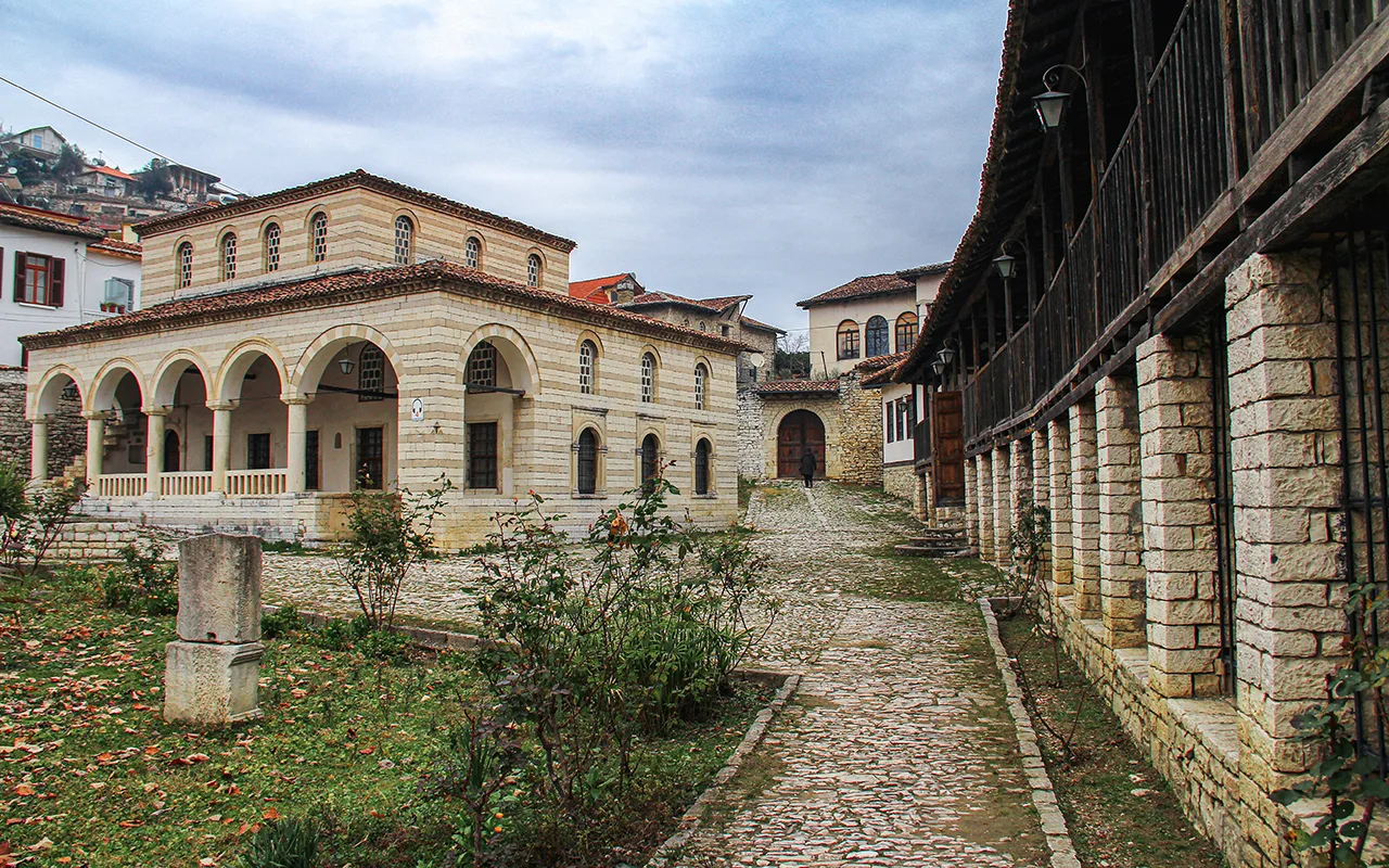 Berat Kurşunlu Camii