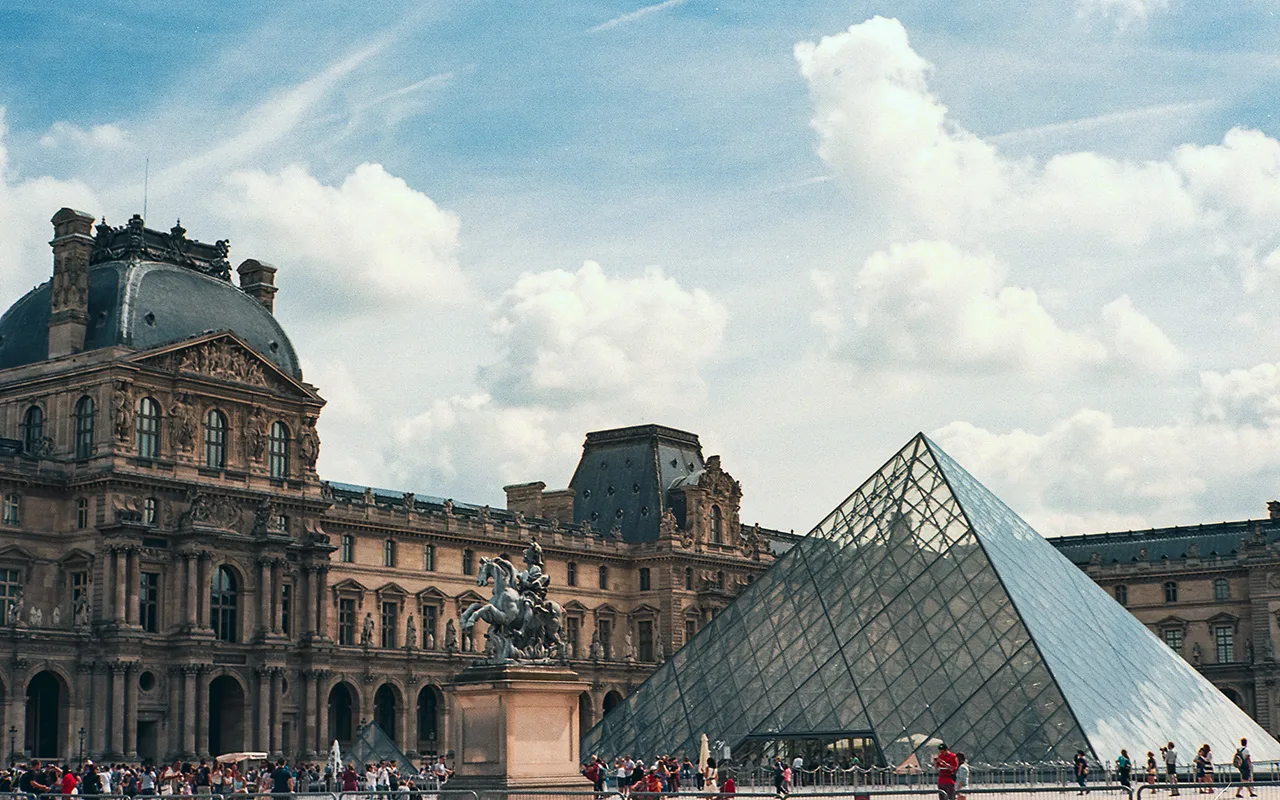 Louvre Müzesi
