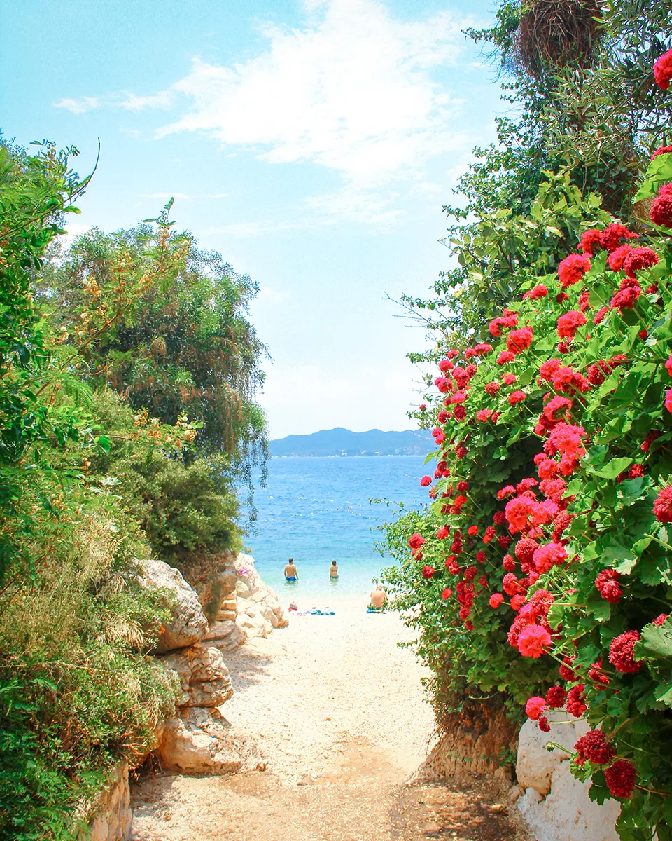 Kaş Küçükçakıl Plajı