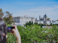Madrid Gezi Rehberi: Bir Başkentten Daha Fazlası, Yaşayan Bir Şehir Madrid Kraliyet Sarayı - Madrid gezi rehberi için çekilmiş şehir manzarası