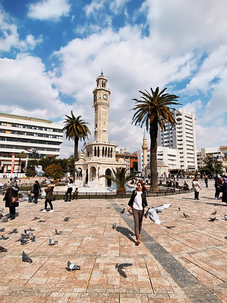 İzmir haftasonu gezisi Konak Meydanı