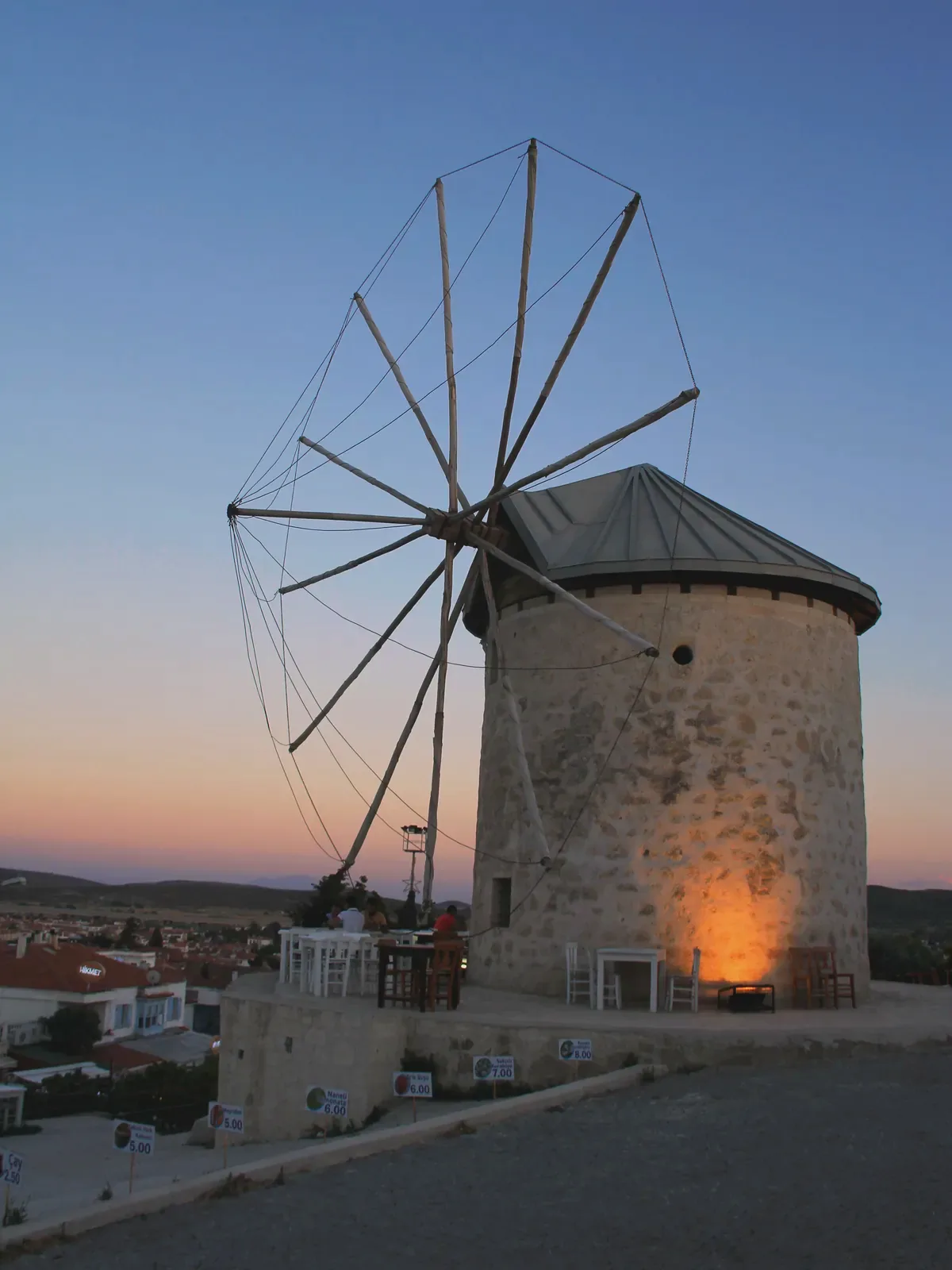 Alaçatı Yel Değirmenleri