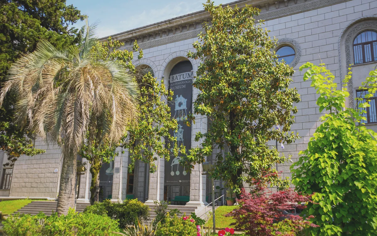 Batum Arkeoloji Müzesi binası dış cephesi