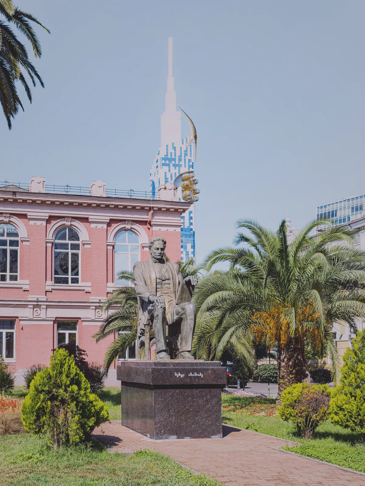 batum-memed-abashidze-heykeli