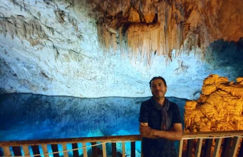 Aynalıgöl Mağarası içindeki yeraltı gölü