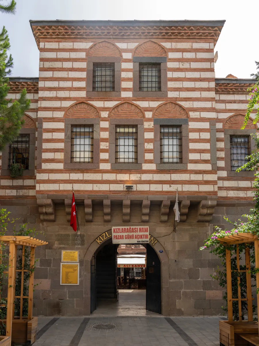 Kızlarağası Hanı girişi